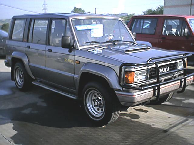 Isuzu_Trooper_1_g.jpg