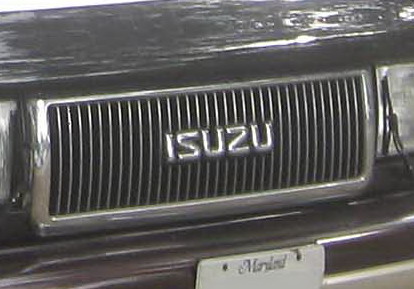 Znaczek Isuzu.jpg